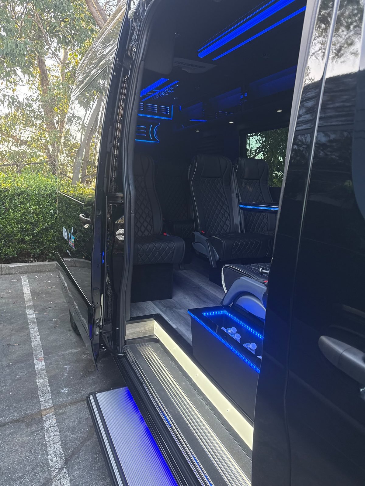 Executive 2 Mercedes Sprinter, Los Angeles — entry door open