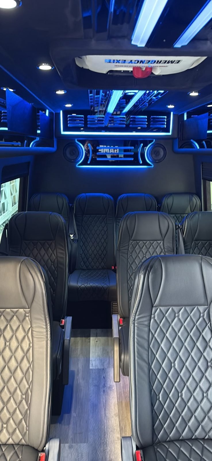 Executive 2 Mercedes Sprinter, Los Angeles — interior forward